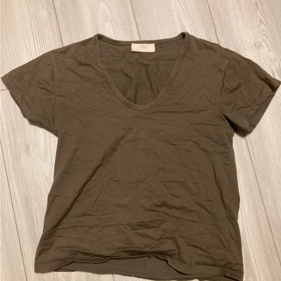 So Elly scoop neck tee in a lovely neutral olive green - Picture 1 of 1